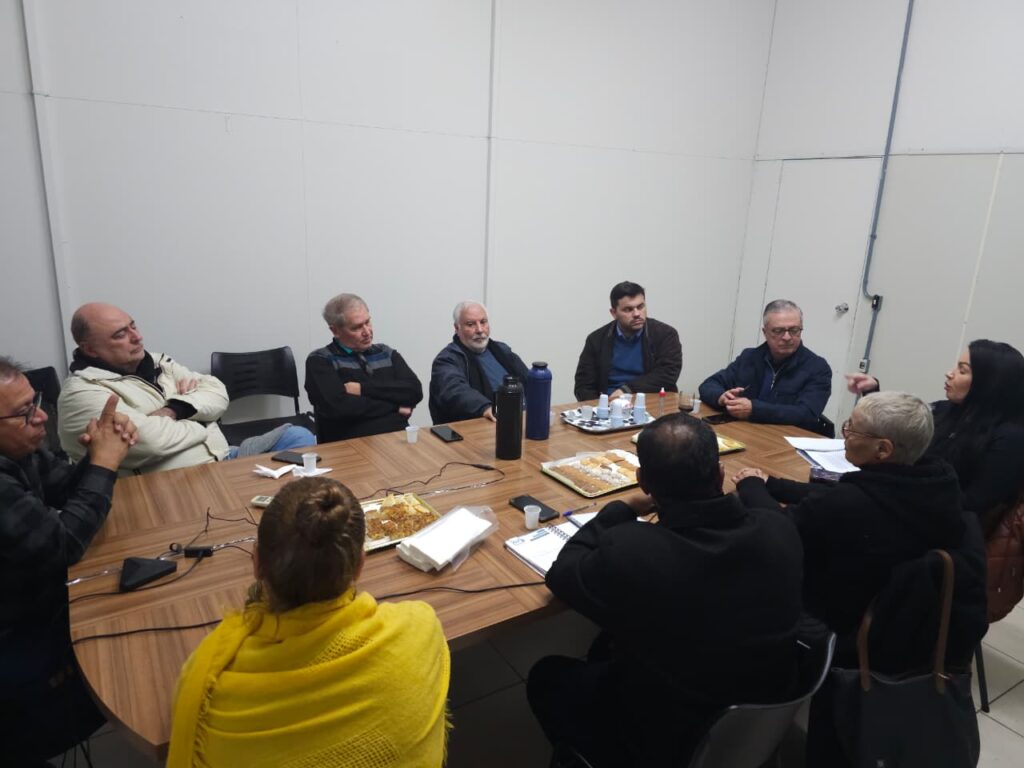 Representantes do Simpa e da Astec foram recebidos por diretores do Sindicato dos Engenheiros para debater o apoio do Senge-RS à Data-Base 2026 dos municipários